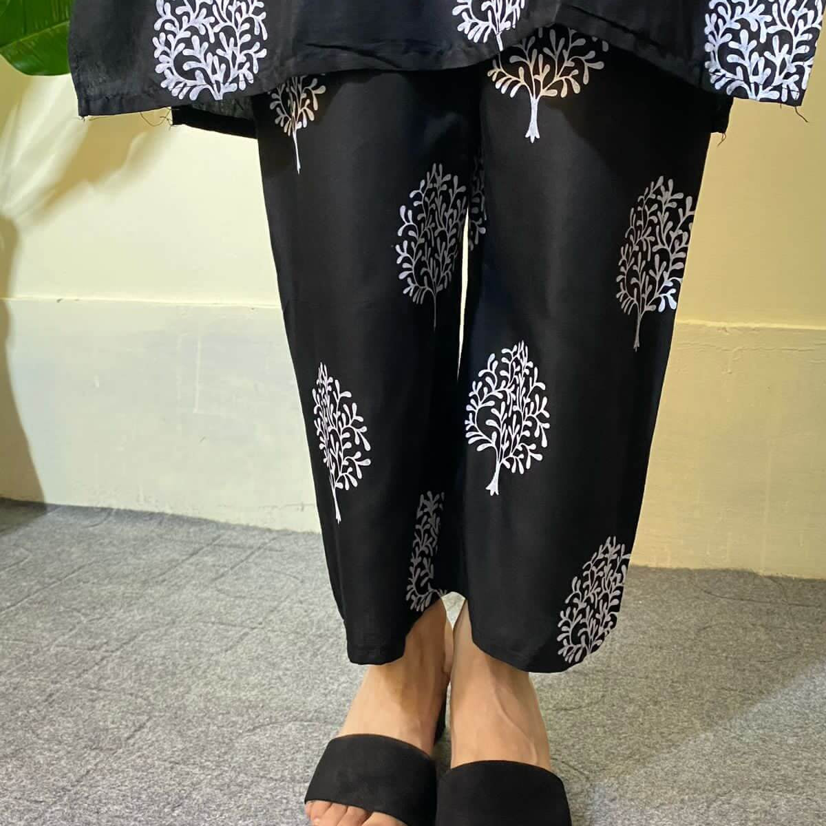 Rooh-e-Rang Leelan 2pc Stitched Suit