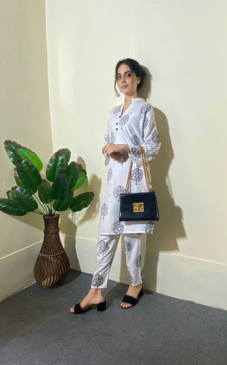 Rooh-e-Rang Leelan 2pc Stitched Suit